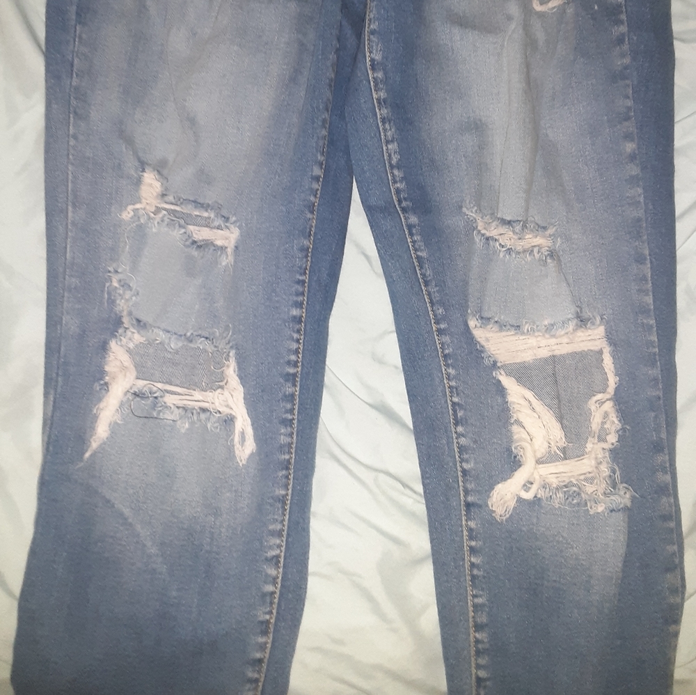 Too small. - Picture 3 of 4